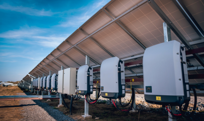 Miért kulcsszereplő az inverter a napelemes rendszerekben?